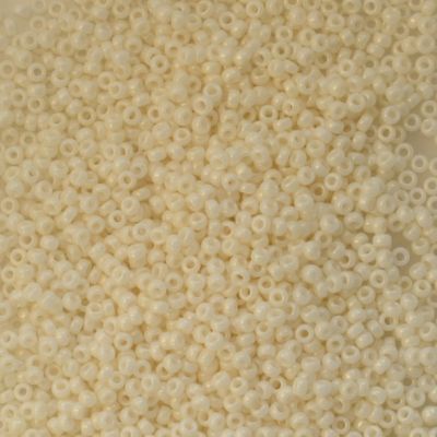 15-0594 Ceylon Light Yellow Size 15 Seed Beads