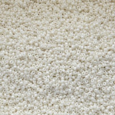15-0600 Matt Op Limestone Lustre Size 15 Seed Beads
