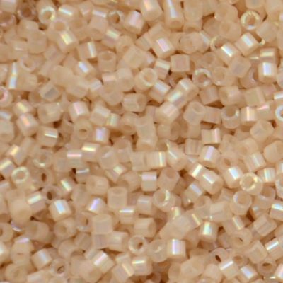 DB1874 Silk Inside Dyed Pale Apricot Green AB Delica