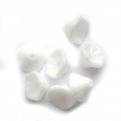 GL5821 8x6mm White Lily Flower