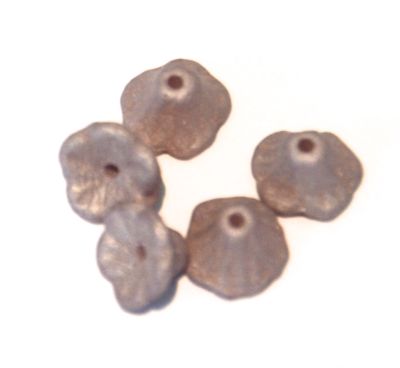 GL6705 7x5mm Pale Lilac Grey Lily Flower