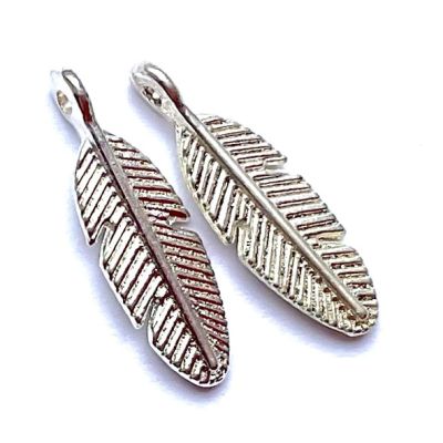 MB051 15x7mm Feather Charm