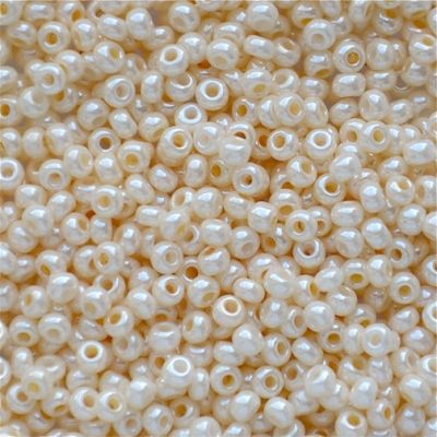 RC060 Cream Pearl Size 10 Seed Beads
