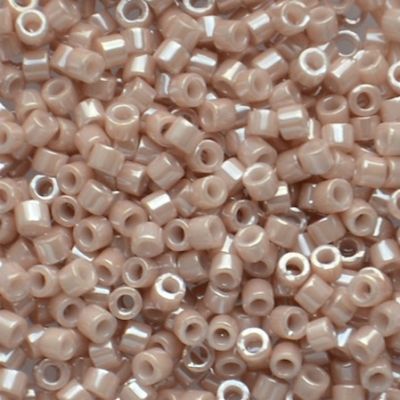 DB1535 Opaque Pink Champagne Ceylon Delica