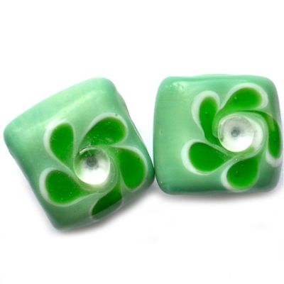 GL5189 15mm Flower Decorated Green Square