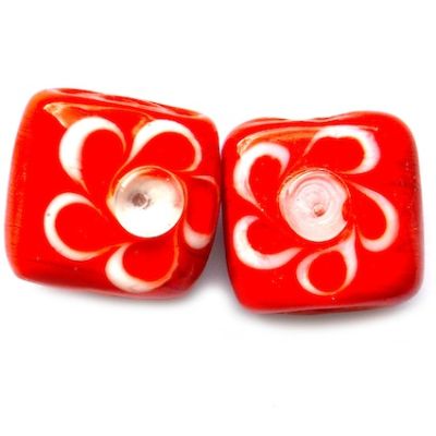GL5190 15mm Flower Decorated Red Square