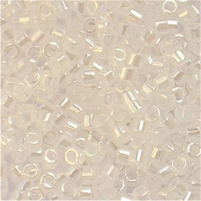 DB0231 Lined Crystal/White Lustre Delica