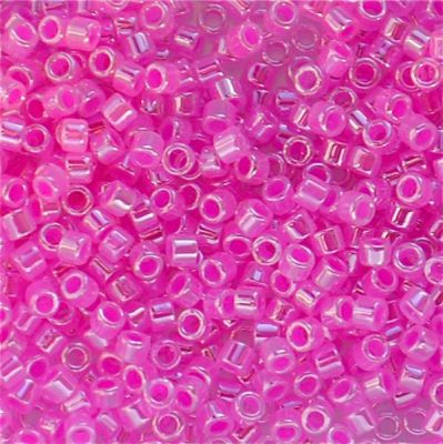 DB0247 Lined Crystal/Fuchsia Delica