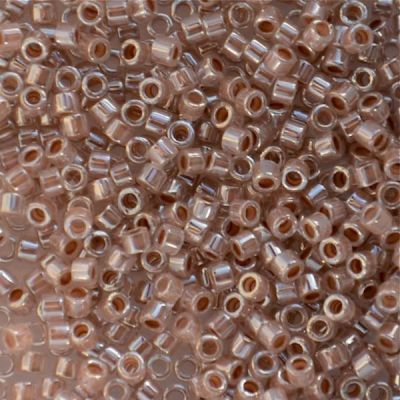 DB0256 Lined Crystal/Taupe Delica