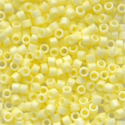DB1521 Mat Op Pale Yellow AB Delica