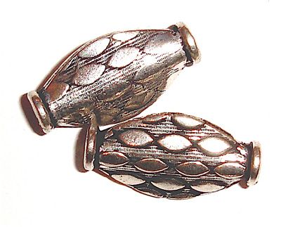 MB088 18x10mm ridged oval bead with oval disc decoration