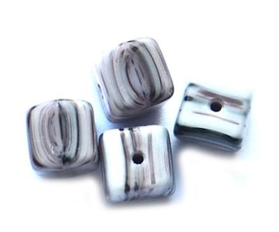 GL0768 6x5mm Purple Marl Rounded Cube