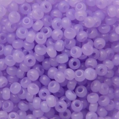 RC877 Alabaster Pale Tanzanite Size 8 Seed Beads