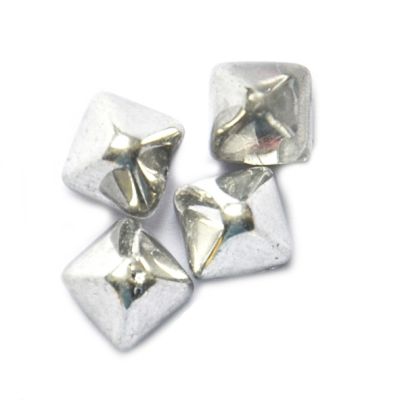 GL5666 6mm Metallic Silver Pyramid Stud