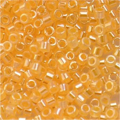 DB0233 Lined Crystal/Yellow Lustre Delica