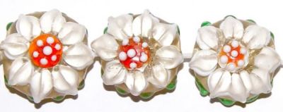 GL2258 20mm Straw Yellow Disc with Flower Decoration