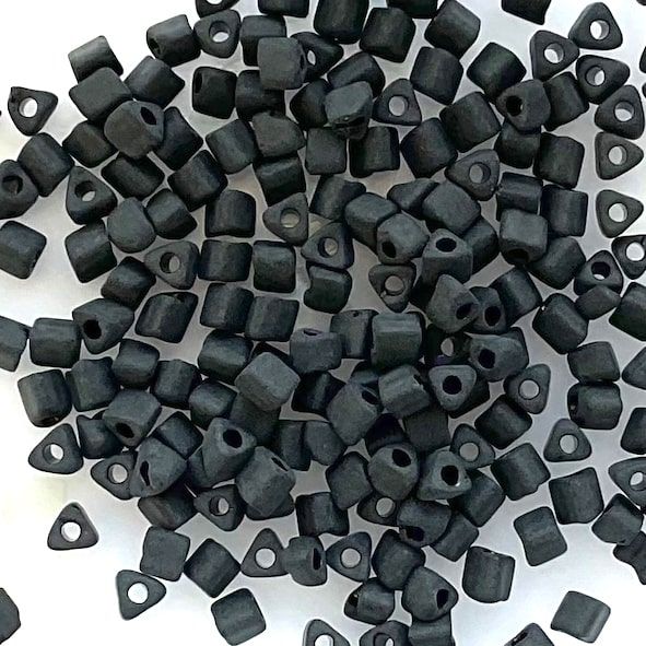 Dip690 3.5mm Matt Black Preciosa Triangles