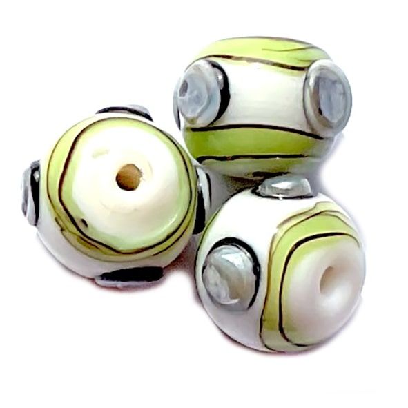 GL6840 12mm Lime Round With Band & Silvery Spots