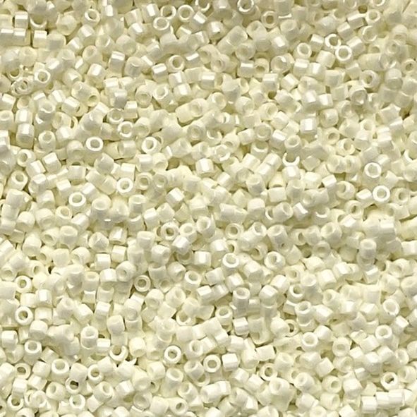 DB2402 Light Buttercream Ceylon Delica