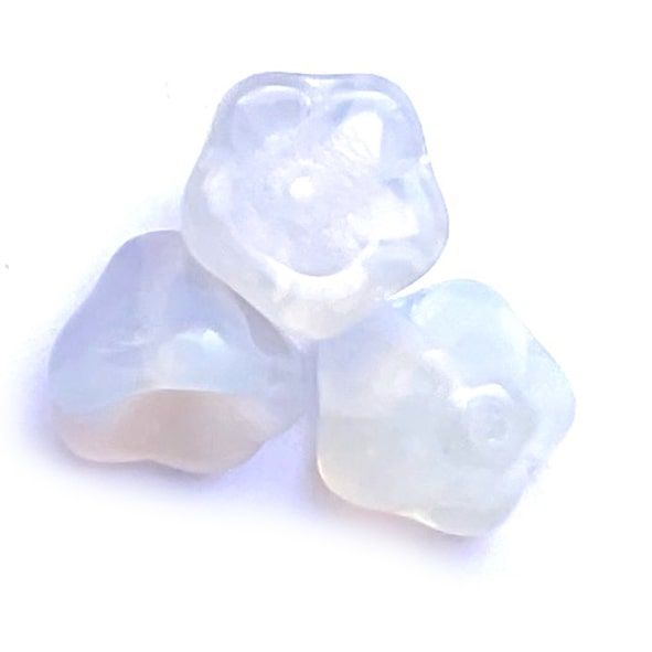 GL6739 Alabaster Sky Bluebell Shape Trumpet Flower