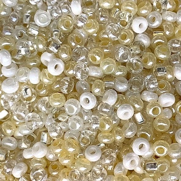 MX517 Cream Puff Size 8 Seed Bead Mix