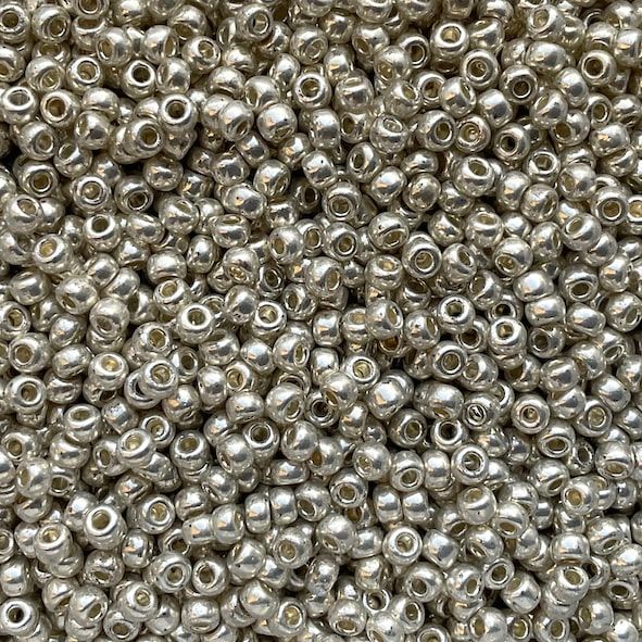 RC088 Met Bright Silver size 8 Seed Beads