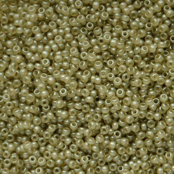 RC11-2374 Translucent Celery Size 11 Seed Beads