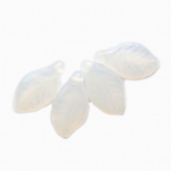GL5815 Soft White TO Leaf Bead