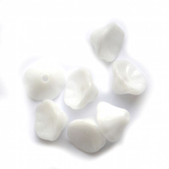 GL5821 8x6mm White Lily Flower