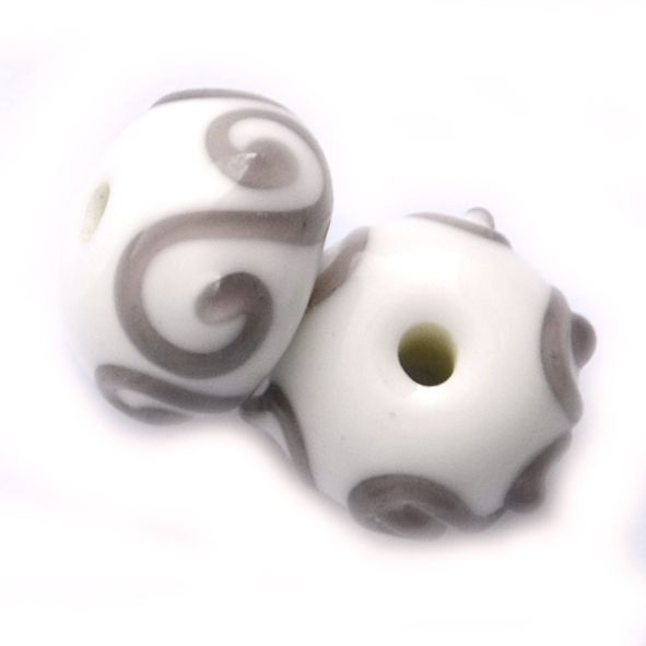 GL6511 Lilac Scroll on White Beads