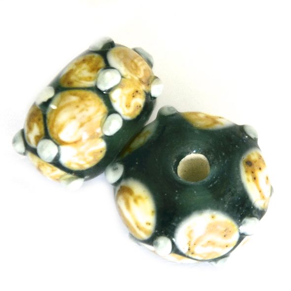 GL6583 Green and Ochre Dot Beads