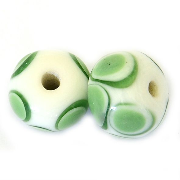 GL6624 Mint Green and White Bead