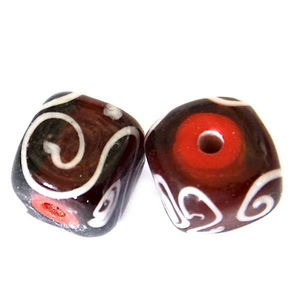 GL6659 White on Red Cube Bead