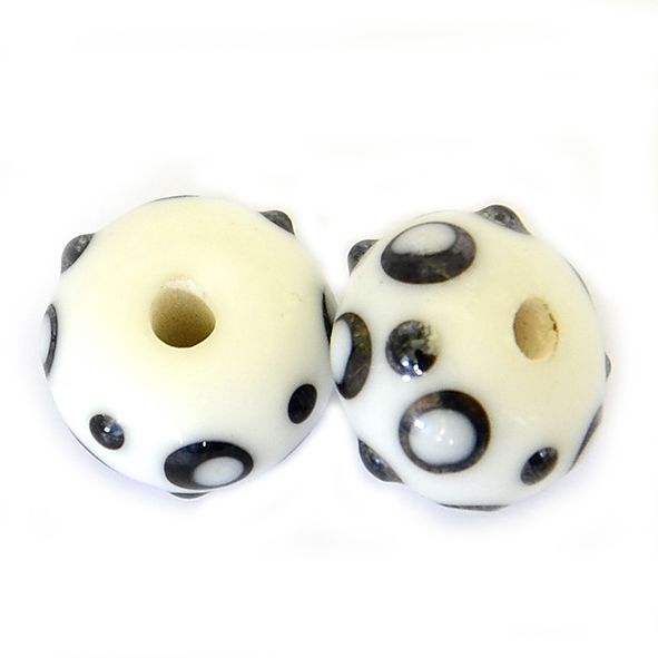 GL6691 Black and White Dotty Bead