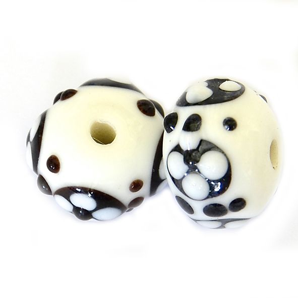 GL6695 Black and White Flower Bead