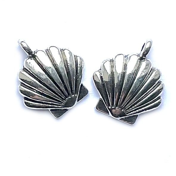 MB705 Scallop Shell Charm