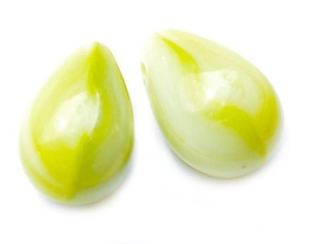 GL1015 10x6mm Green Marl Drop