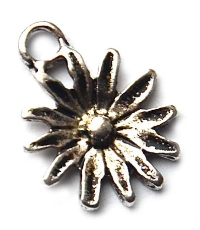MB878 Daisy Charm