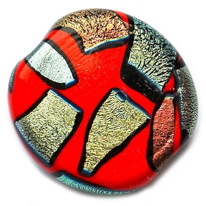 GL5082 30mm Red flat disc with metallic gold decoration