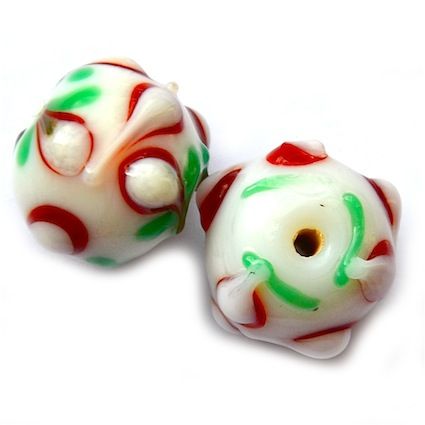 GL5166 12mm White Artie Flower Bead