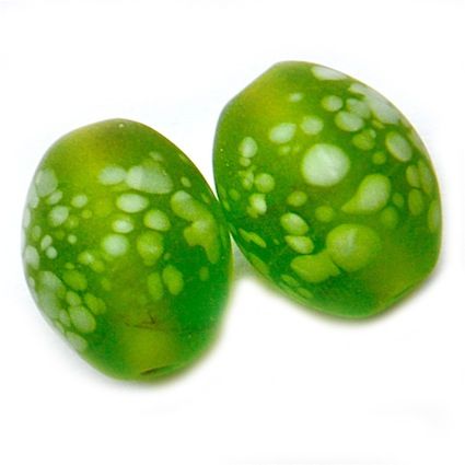 GL5180 16x10mm Green Dotty Matt Oval