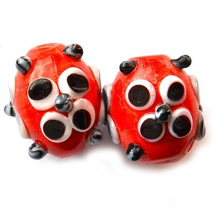 GL5201 18x14mm Black Flower Decorated Red Oval