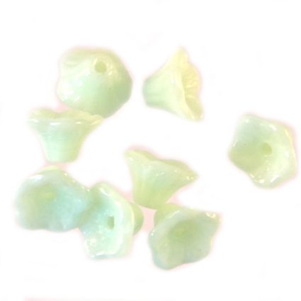 GL5594 7x5mm Eau de Nil Lily Flower