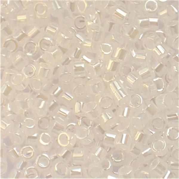 DB0231 Lined Crystal/White Lustre Delica