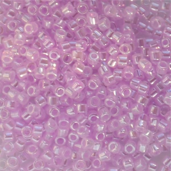 DB0248 Lined Crystal/Pale Lilac Delica