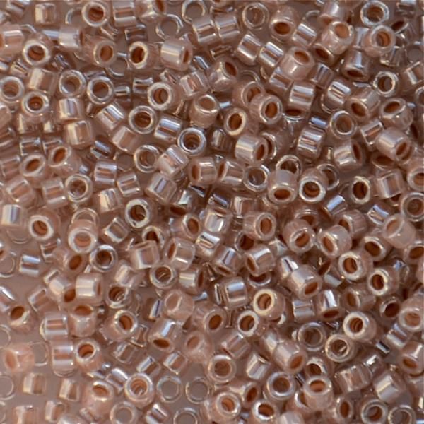 DB0256 Lined Crystal/Taupe Delica