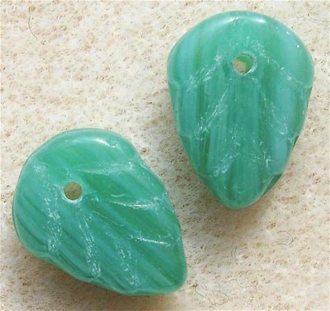 GL1257 10x8mm Opaque Jade Marl TO Leaf