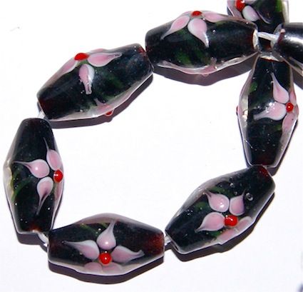 GL2240 18x10mm Black Lily Oval