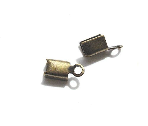 FN149 Pair of Burnished Gold Small Box Lace Ends