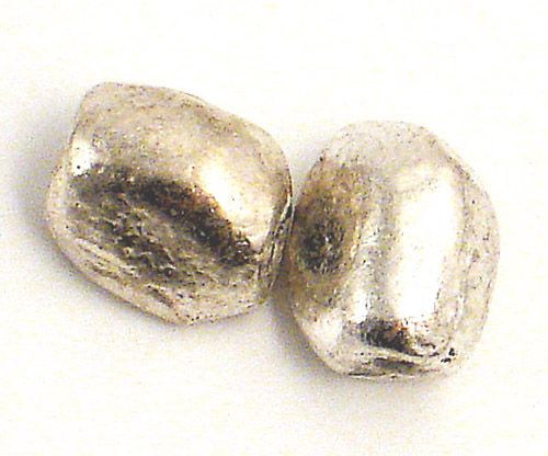 MB038 White Metal Irregular Oval